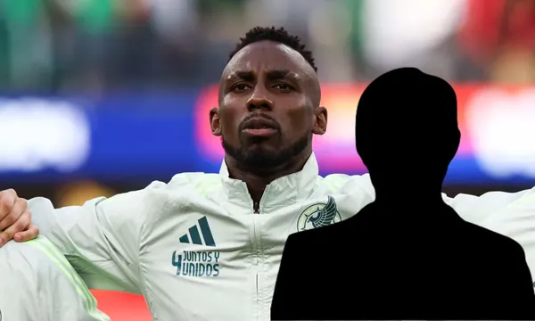 Julián Quiñones en el protocolo del himno nacional mexicano (Fuente: USA Today)