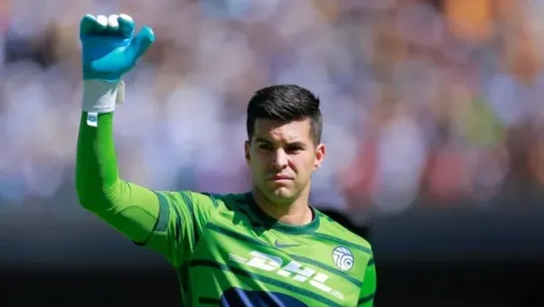 Julio González tendría un pie fuera de la Liga MX tras su paso por Pumas | Foto: Debate