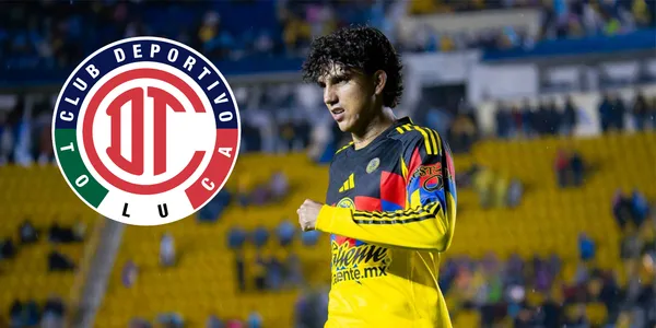 Kevin Álvarez junto al escudo del Toluca / FOTO FUTBOL TOTAL