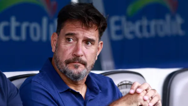 La directiva de Pumas podría estarle imponiendo un jugador a Gustavo Lema | Foto: Mexsport