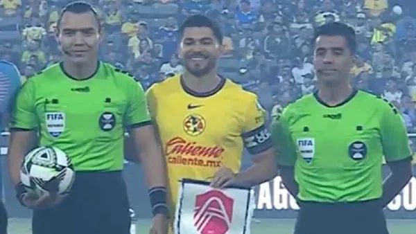 Marco Antono Ortiz y Adonai Escobedo durante un partido del América (Foto: TUDN)