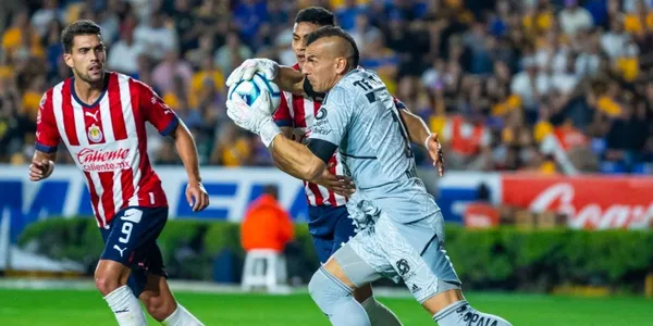 Mientras todos critican a Nahuel Guzmán, conoce la patada que da un giro al caso del Tigres vs Chivas