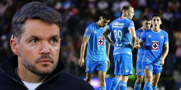 Nicolás Larcamón junto a futbolistas de Cruz Azul / FOTO GETTY IMAGES