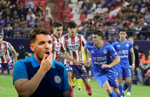 Nicolás Larcamón y jugadores en partido/Foto El Sol de San Luis.