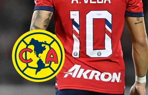 Número 10 de Chivas y escudo del América/Foto Imago 7.