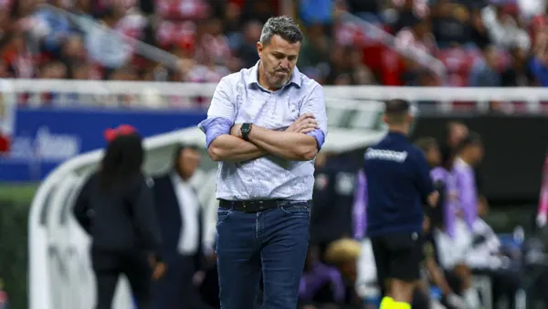 Óscar García ha tenido una muy complicada etapa con Chivas (Foto: Mexsport)