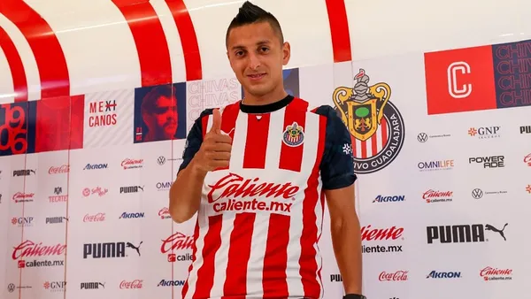 Paolo Yrizar es el nuevo delantero de Chivas, pero no jugaría en la primera jornada por culpa de Roberto Alvarado.