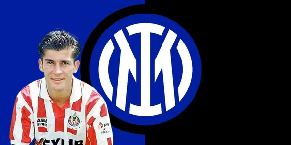 Ramón Ramírez junto al escudo del Inter de Milán