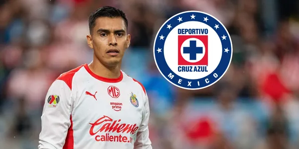 Raúl Rangel junto al escudo de Cruz Azul / FOTO GETTY IMAGES