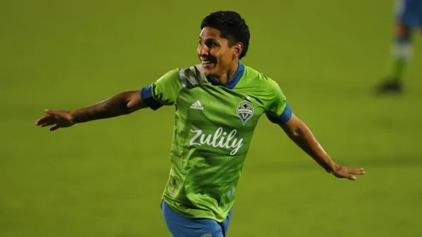 Raúl Ruidíaz agradeció al Seattle Sounders y a su afición, y esto ilusionó a los fans de Cruz Azul, quienes sueñan con la contratación del atacante.