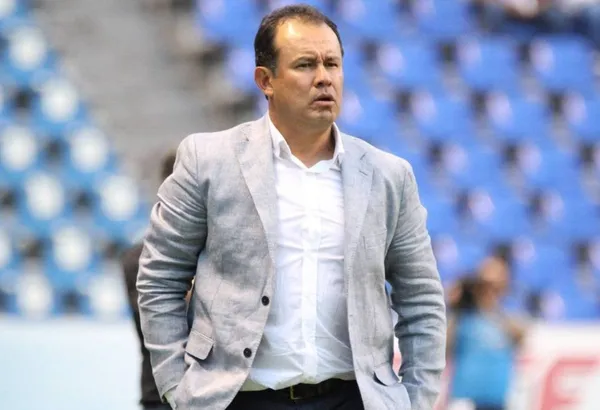 Reynoso no se fue satisfecho con el resultado ante Monterrey, ahora tienen la responsabilidad de revertir el marcador y adaptar al equipo de una mejor forma, por lo que ha decidido entrenar con el plantel.