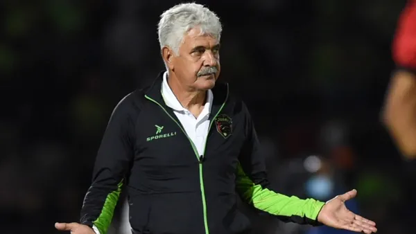 Ricardo Ferretti dirigiendo (Foto: Vavel.com)