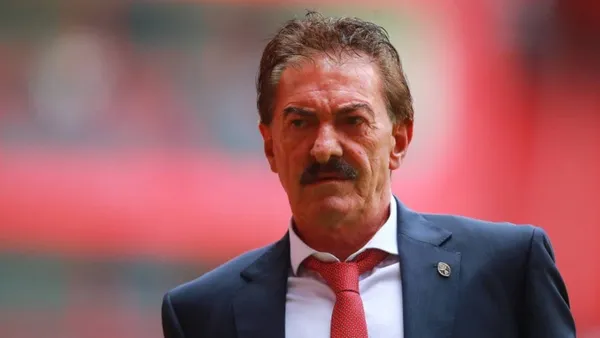 Ricardo la Volpe dirigiendo (Foto: TyC Sports)