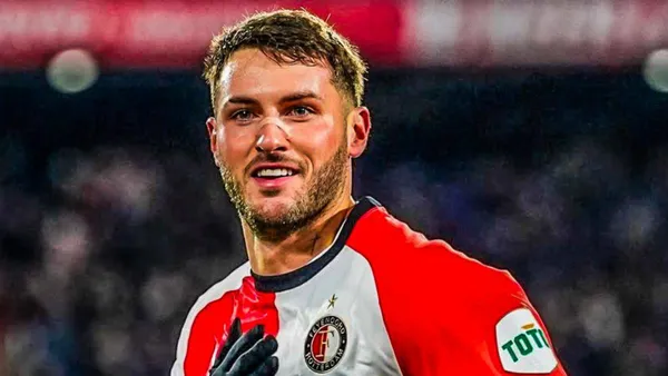 Santiago Giménez es banca y se rumora su salida del Feyenoord | Foto: Sottoporta