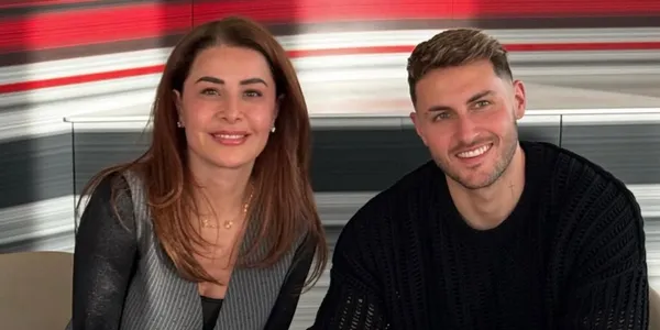 Santiago Giménez ha sonado para llegar al Chelsea y al AS Roma, sin embargo, la agente de Santiago Giménez confirma en donde jugará