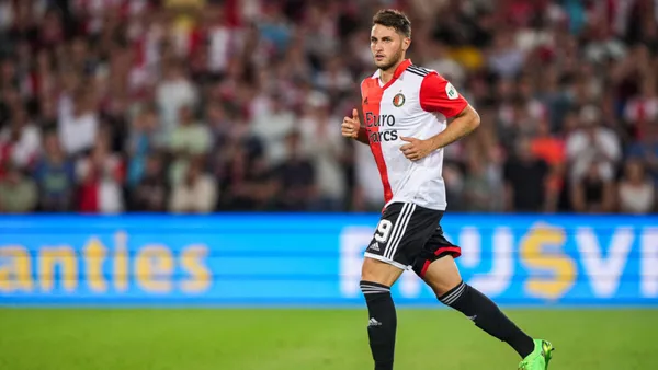 Santiago Giménez tuvo un gran gesto después de su Hat-Trick con el Feyenoord | Foto: Milenio