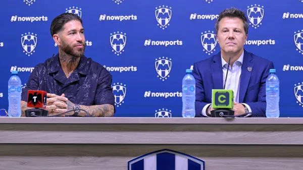 Sergio Ramos y Tato Noriega durante su presentación con Rayados