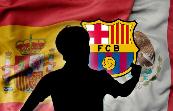 Silueta de jugador, logo del Barcelona y banderas/ Foto 'X'.