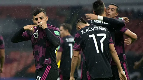 Sin una alineación definida, Jorge Theiler alista muchos cambios en ausencia de Gerardo Martino en la Selección Mexicana frente a Costa Rica.