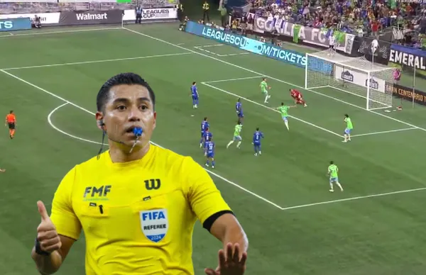 Víctor Cáceres y jugadores en partido/ Foto Apple TV.