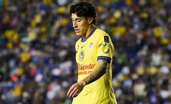 Zendejas sale triste tras cambio en el juego ante Cruz Azul (Fuente: Mexsports)
