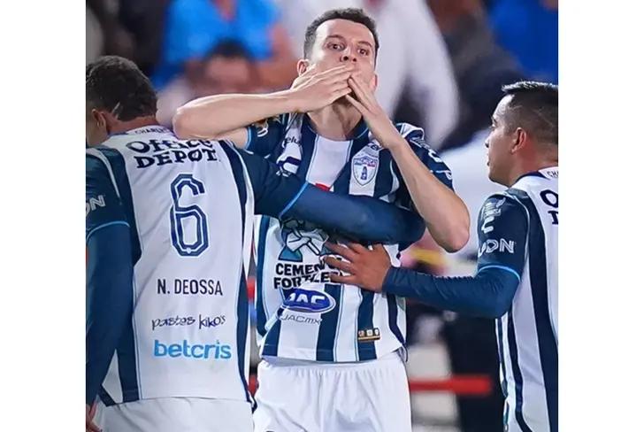 Idrissi lanzado besos al portero de Necaxa / Foto: Claro Sports