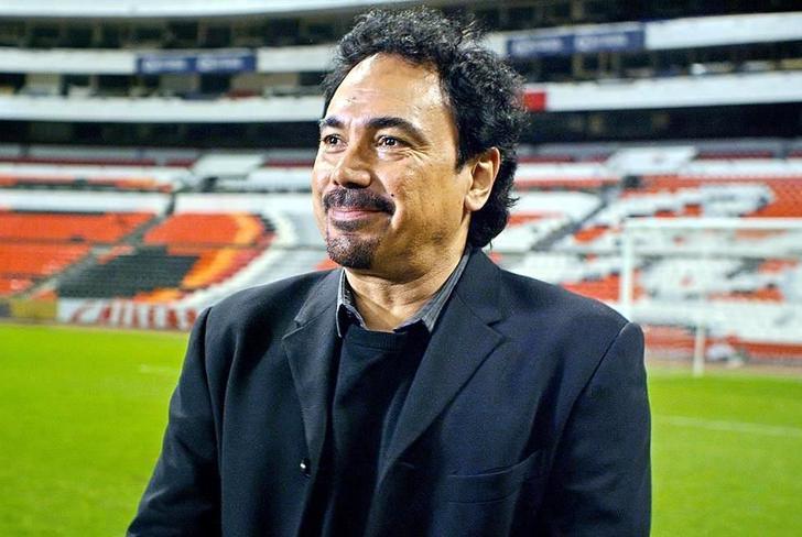 Hugo Sánchez y al fondo el Estadio Azteca (Foto: Mexsport)