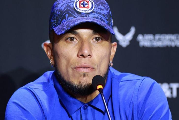 Carlos Salcedo con la del Cruz Azul