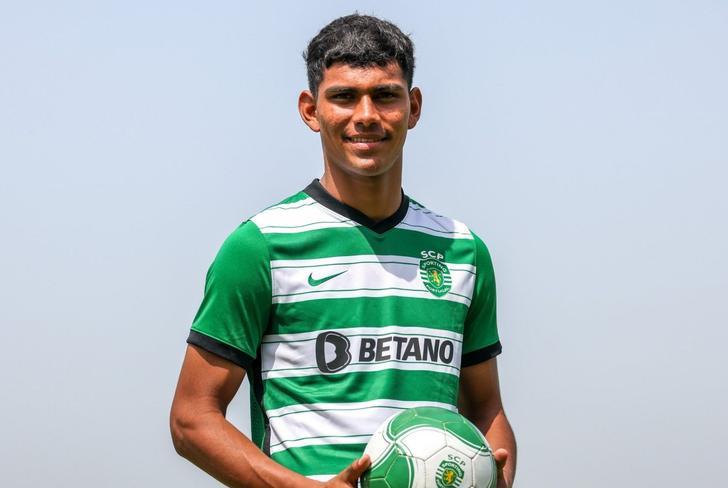 Jesús Alcántar con la camiseta de Sporting Lisboa. (Foto: Goal)