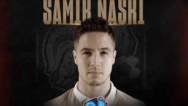 A Samir Nasri se lo ve pasado de peso, en su arribo a México.