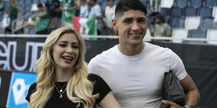 La primera exigencia de Alan Pulido, pero aún ni entrena con Chivas