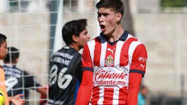 Armando González festeja gol con el combinado de las Chivas (Fuente: Chivas) 