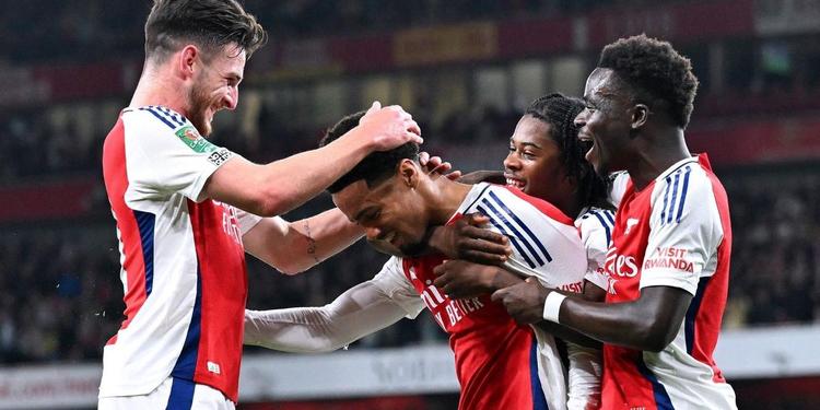 Paren todo, el mexicano que en silencio llegó al Arsenal y ya está entrenando en Inglaterra