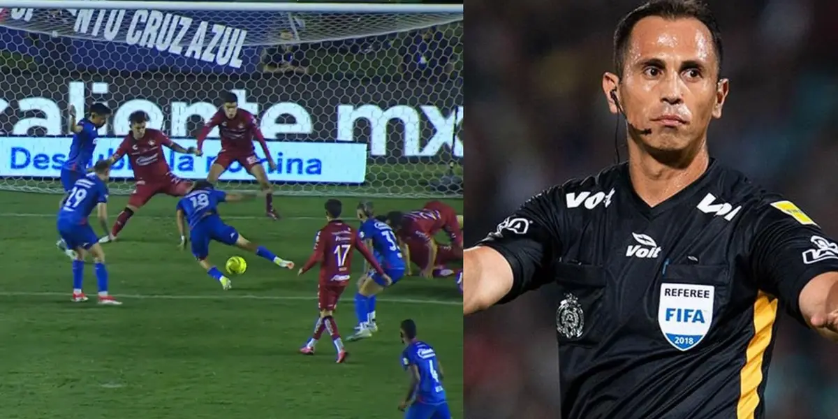 Captura de pantalla de la jugada penal que no se pitó al Azul y Santander junto / El Futbolero 
