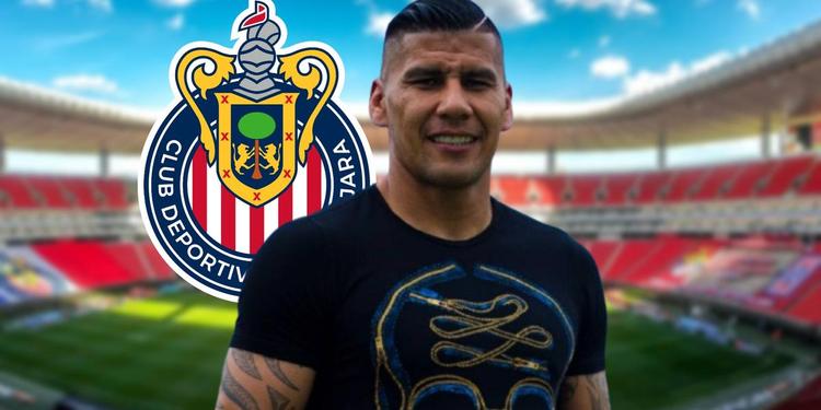 Detengan todo, Carlos Salcido y la razón por la que suena para Chivas