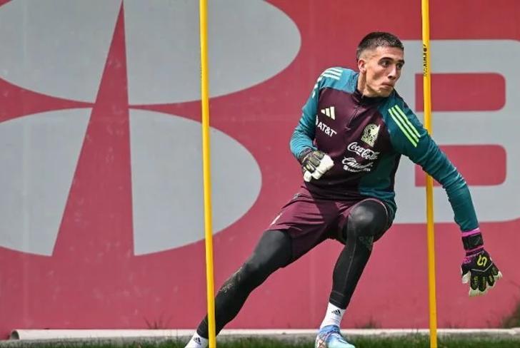 Alex Padilla en un entrenamiento del TRI (Foto: @miselecciónmx)