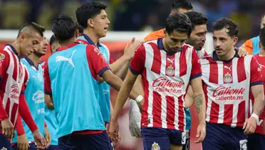 Chivas durante la derrota ante el América en el Estadio Azteca