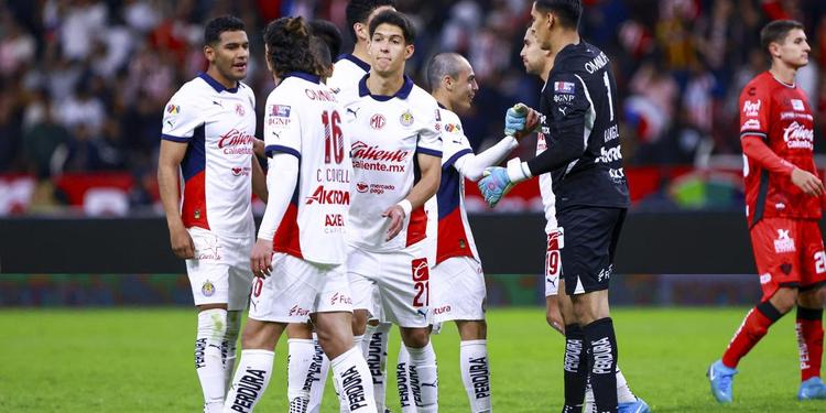 En la final ante Leones Negros, el jugador que se hizo intocable en Chivas con Óscar García