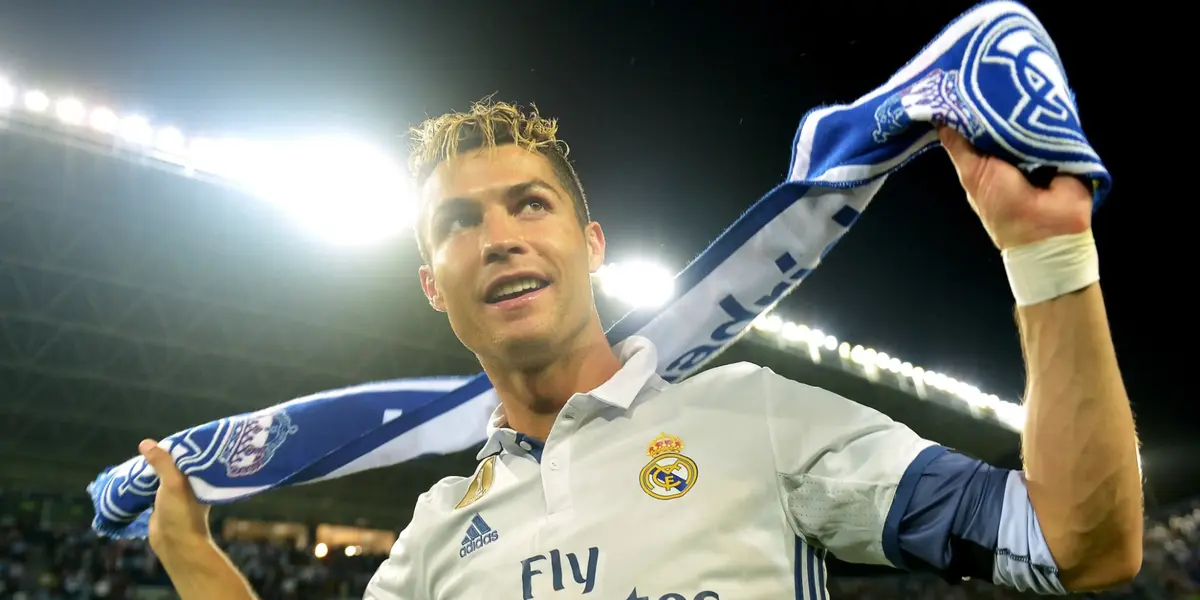 Cristiano Ronaldo con la playera del Real Madrid / Foto: Mundo Deportivo
