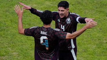 Edson Álvarez y Raúl Jiménez (Fuente: Selección Mexicana) 