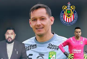 El técnico argentino gusta de guardametas que sepan jugar bien por alto y con lo pies, algo en que ningún portero de los que tiene actualmente Chivas se especializa demasiado 