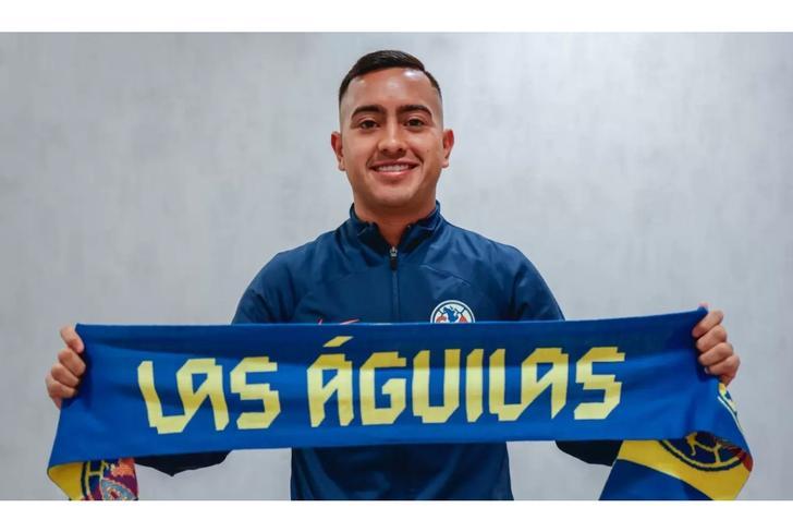 Erick Sánchez en la presentación con el América (Fuente: Club América)