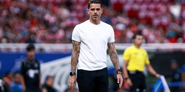 Gago se va de Chivas y el técnico que daría el sí para suplirlo 