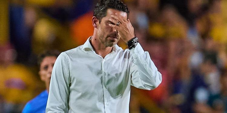 Nuevo problema en Chivas, el cuerpo técnico de Gago estaría roto 