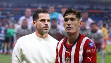 Fernando Gago y Jesús Orozco  / Foto: Chivas