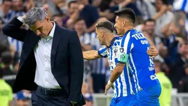 Fernando Ortiz y jugadores de Rayados Foto: Hoy Fut