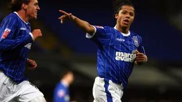 Giovani dos Santos festeja gol con el Ipswich Town / Medio Tiempo