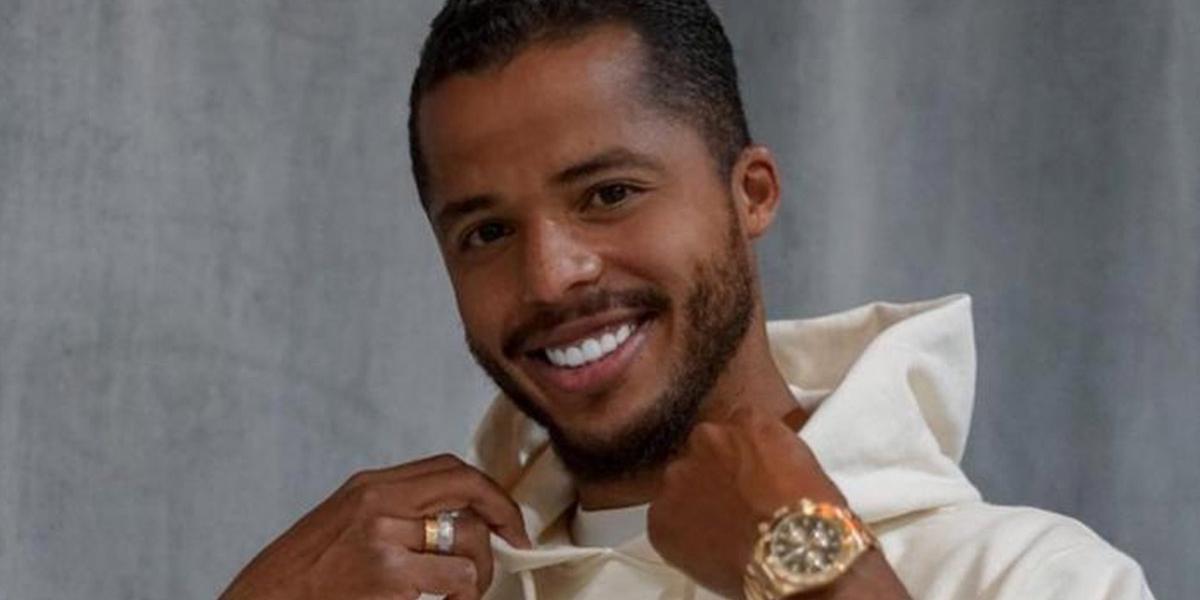 Giovani dos Santos posa para una revista de imagen y estilo (fuente: Fútbol Total) 