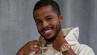 Giovani dos Santos posa para una revista de imagen y estilo (fuente: Fútbol Total) 