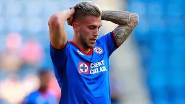 Gonzalo Piovi con la playera de Cruz Azul / Foto: Getty Images